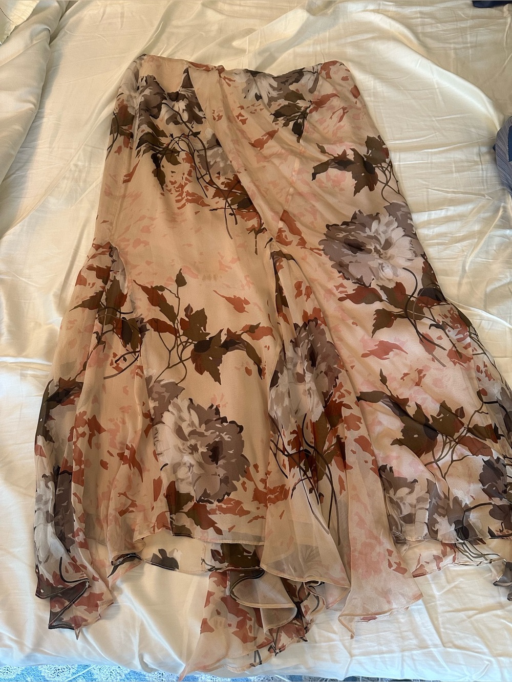 Dana Buchman gorgeous flouncy skirt size 6 silk EUC not to miss